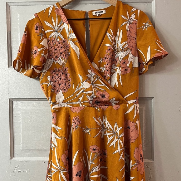 Express Dresses & Skirts - Floral Dress